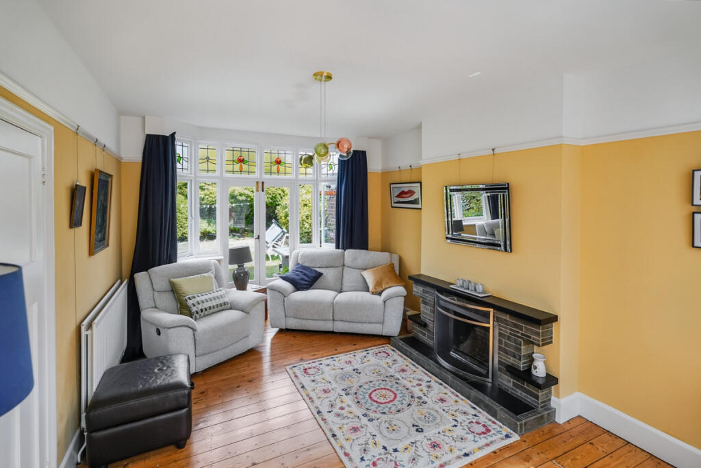 Elmhurst Avenue, Northampton, NN3 2LD photo 3