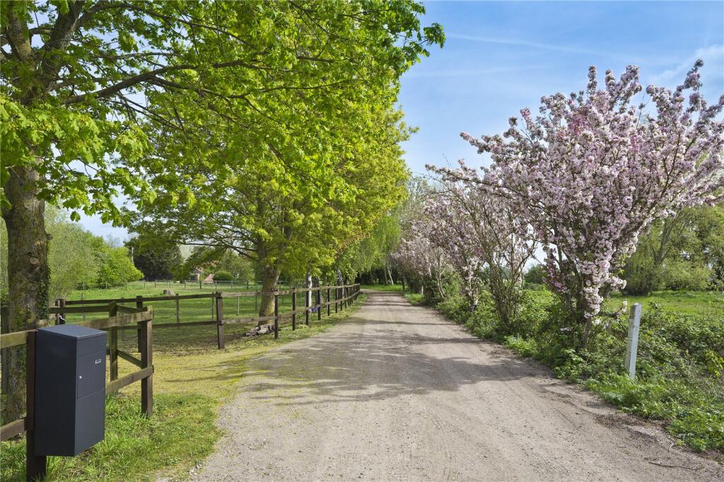 Crowground Hall Farm, Kenny Hill, Bury St. Edmunds, Suffolk, IP28 photo 4