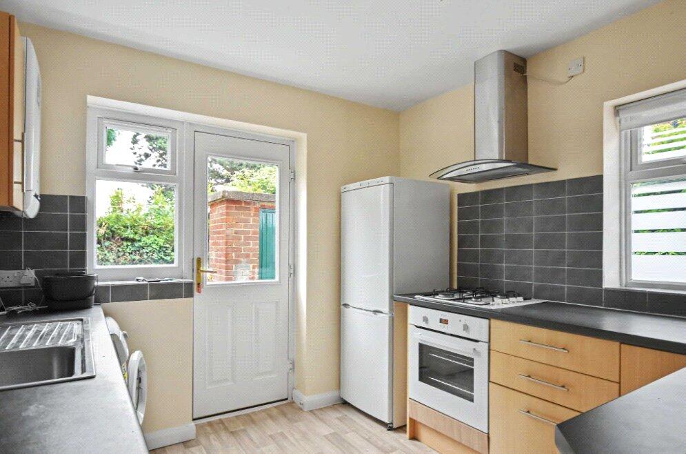 Talbot Road, Farnham, Surrey, GU9 - View 3