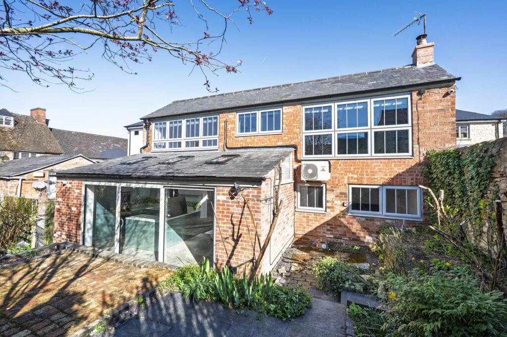 Main image of property: High Street, Chipping Norton