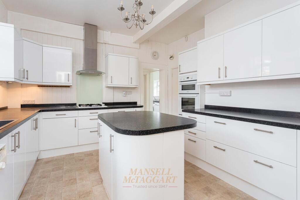 House in East Grinstead, Ashplats - View 3