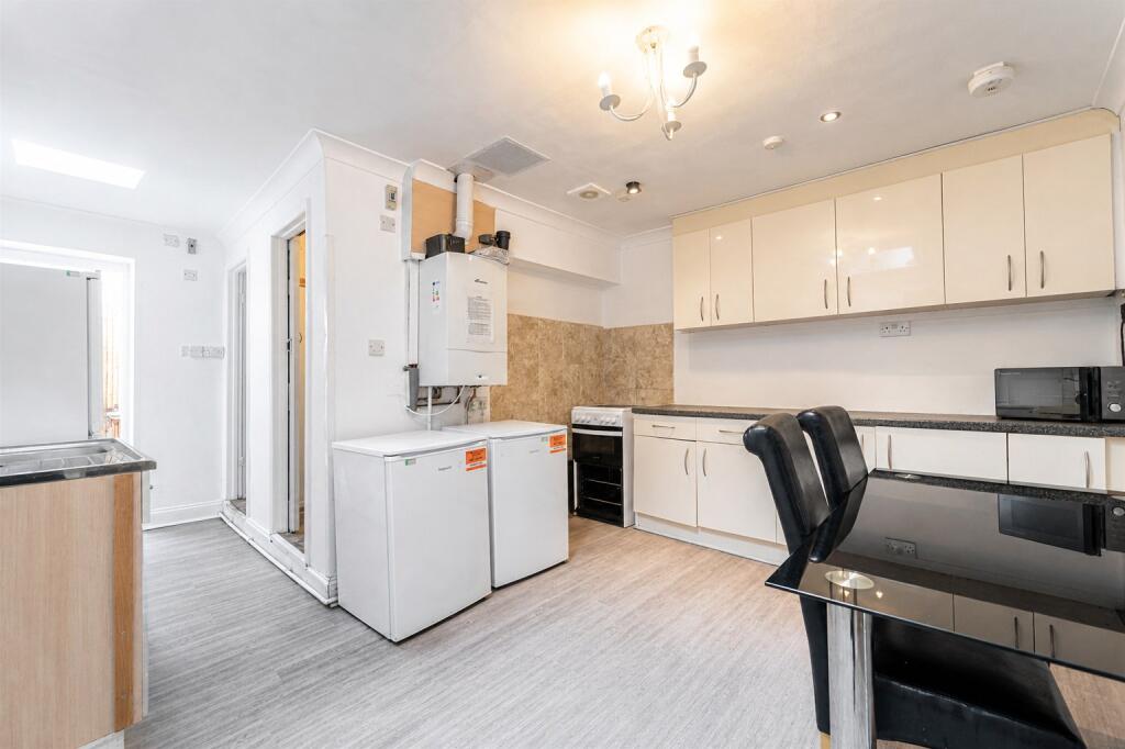 6 bedroom house for rent