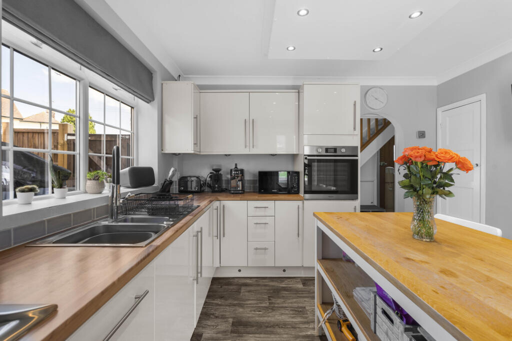 Barnard Road, Sawbridgeworth, Hertfordshire, CM21 photo 5