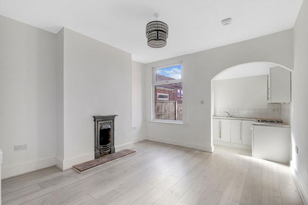 House in Nottingham, Sherwood - More
