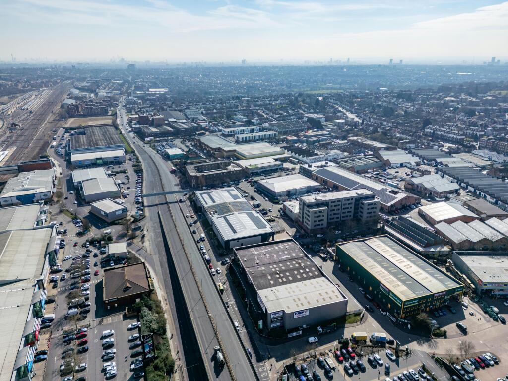 Units 2 and 3 Oxgate Centre75.jpg