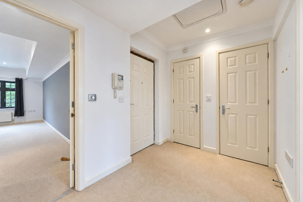 Apartment in Dacorum, Berkhamsted - More