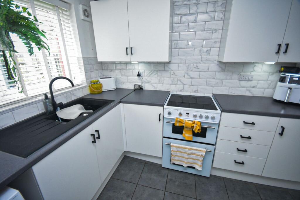 Welbeck Close, Eastbourne photo 5