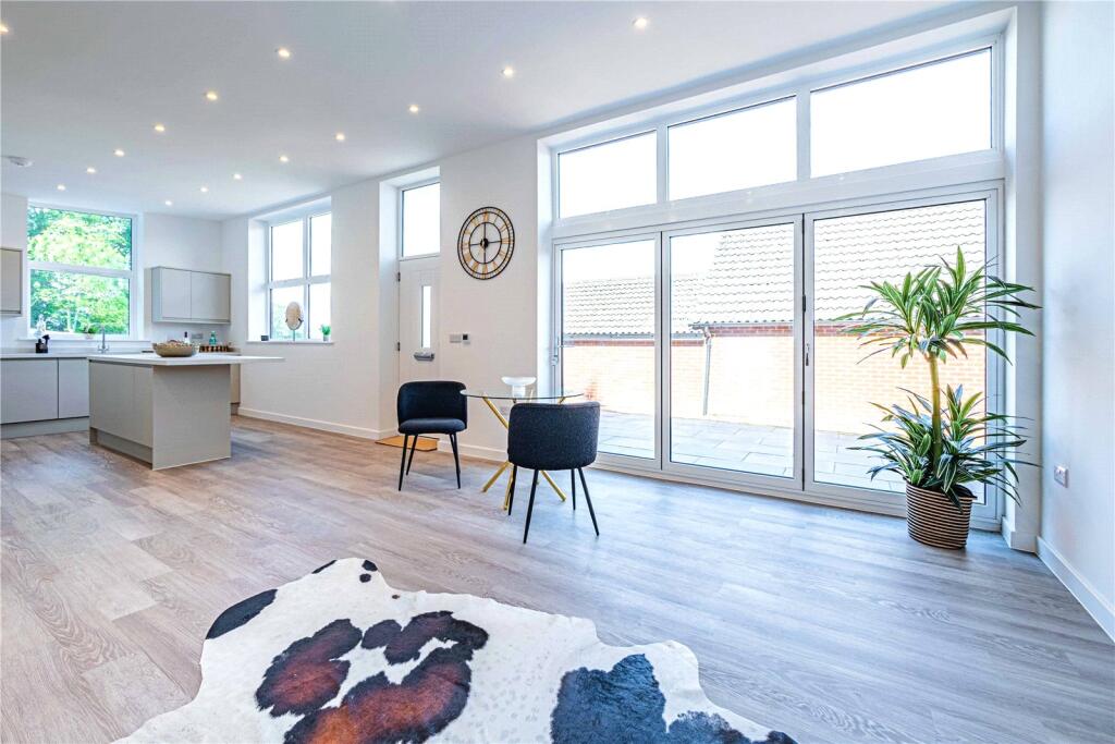 House in Luton - View 5
