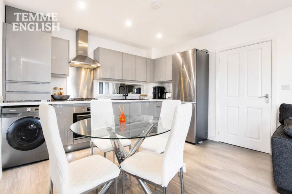 Apartment in Romford - View 4