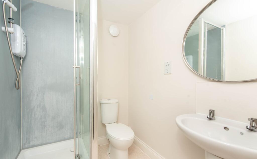 Apartment in Northampton, Semilong - View 3