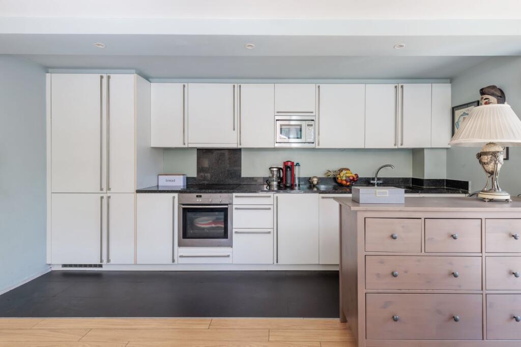Apartment in London, Hammersmith - View 5