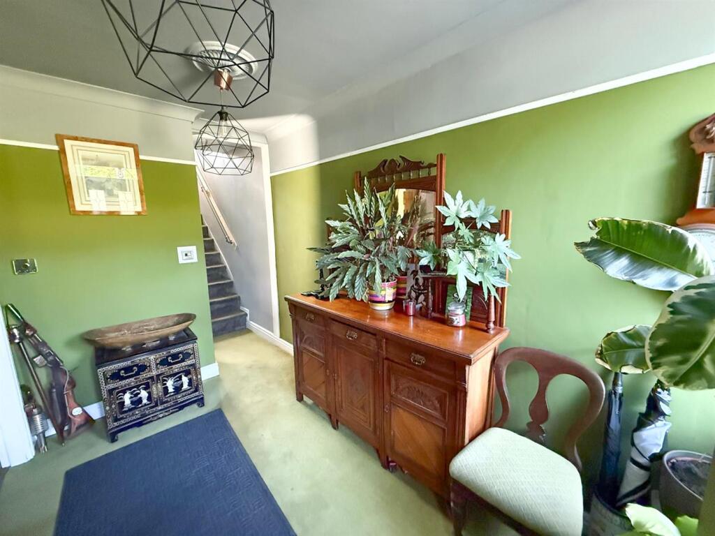 House in Bradford, Bocking, Cross Roads - View 5