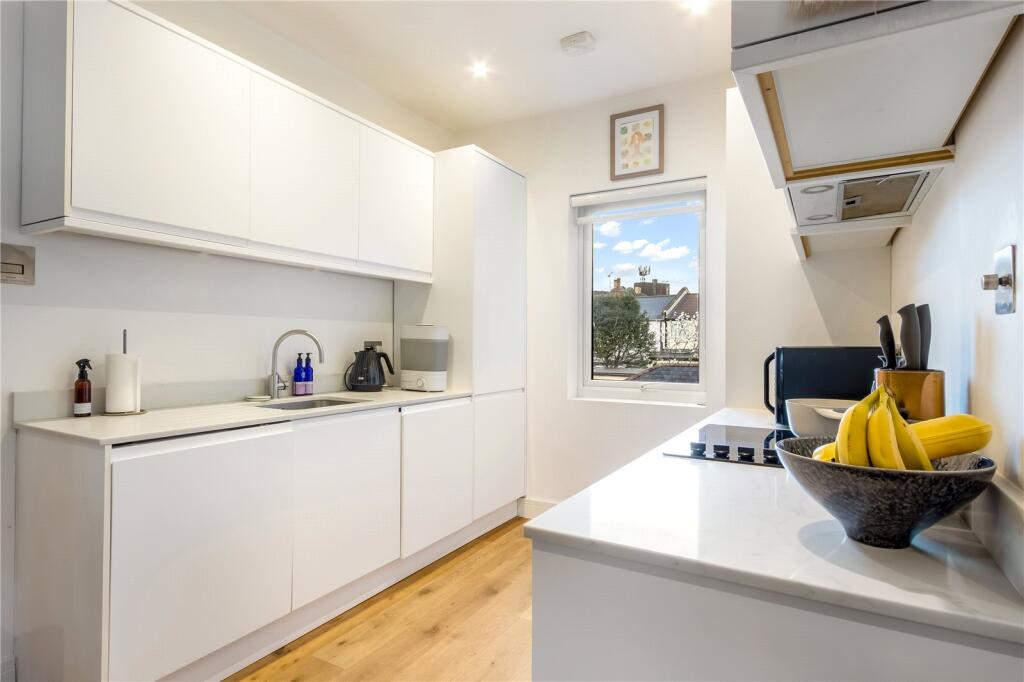 Apartment in London - View 5