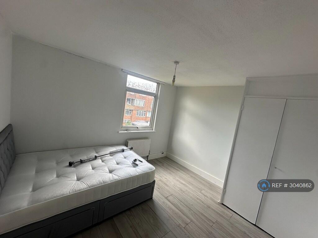 House in London - View 2