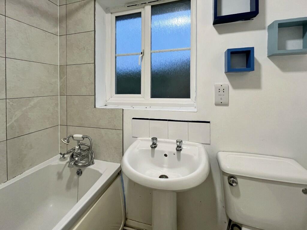 4 bedroom semi-detached house for rent