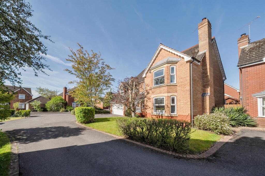 4-bed detached on Brighton Way, Chippenham, £675,000