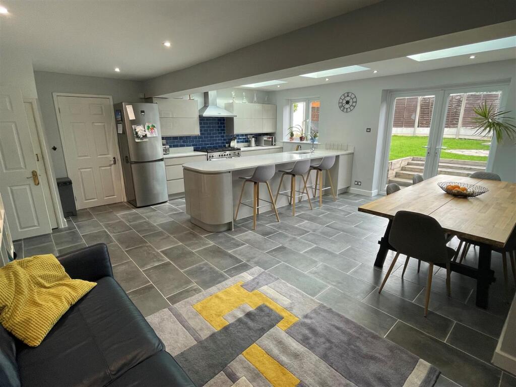 South View Crescent, Coalpit Heath, Bristol photo 4