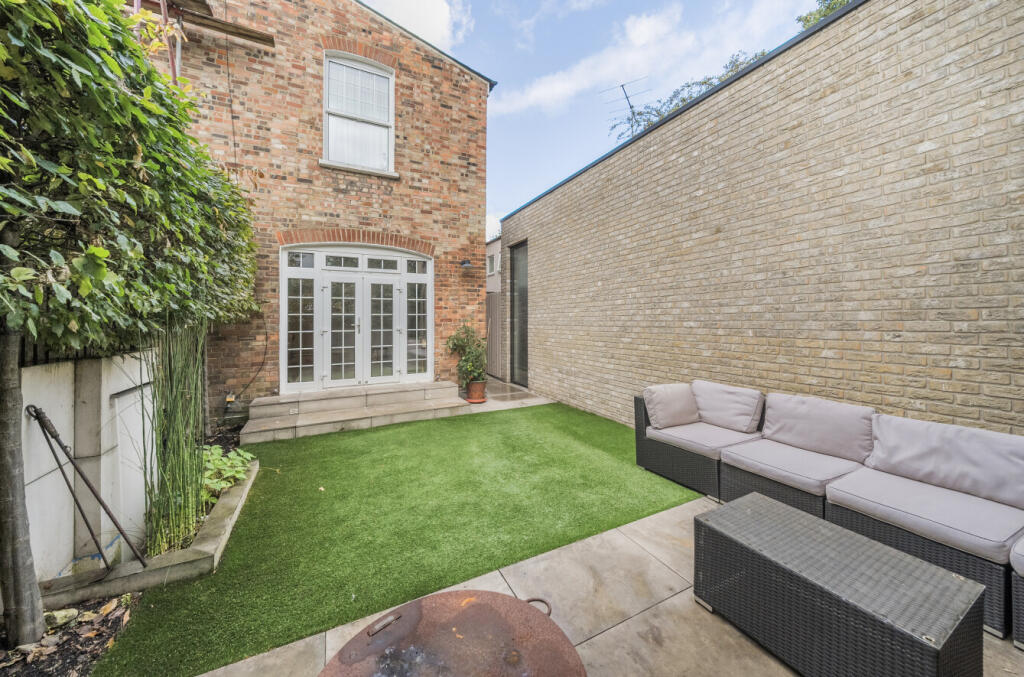 Fortis Green Avenue, London, N2 photo 4