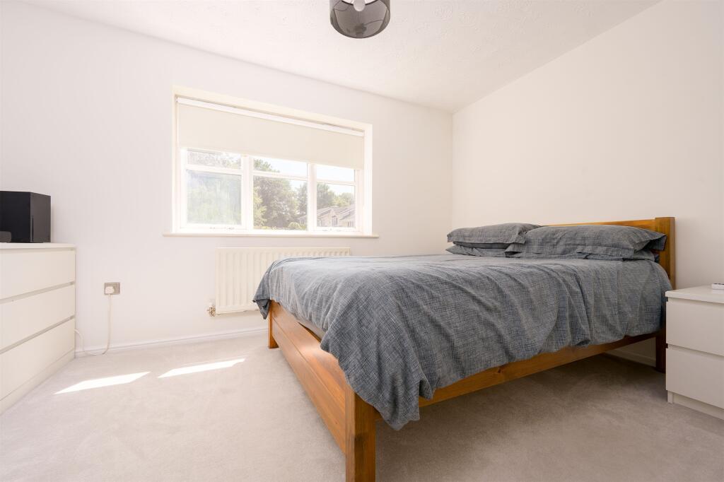 House in Kettering, North Northamptonshire - More