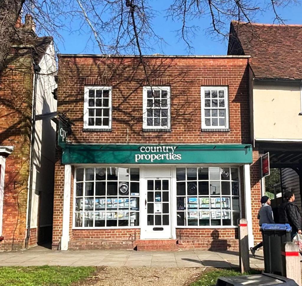 Main image of property: 39 High Street, Baldock, Hertfordshire, SG7 6BG