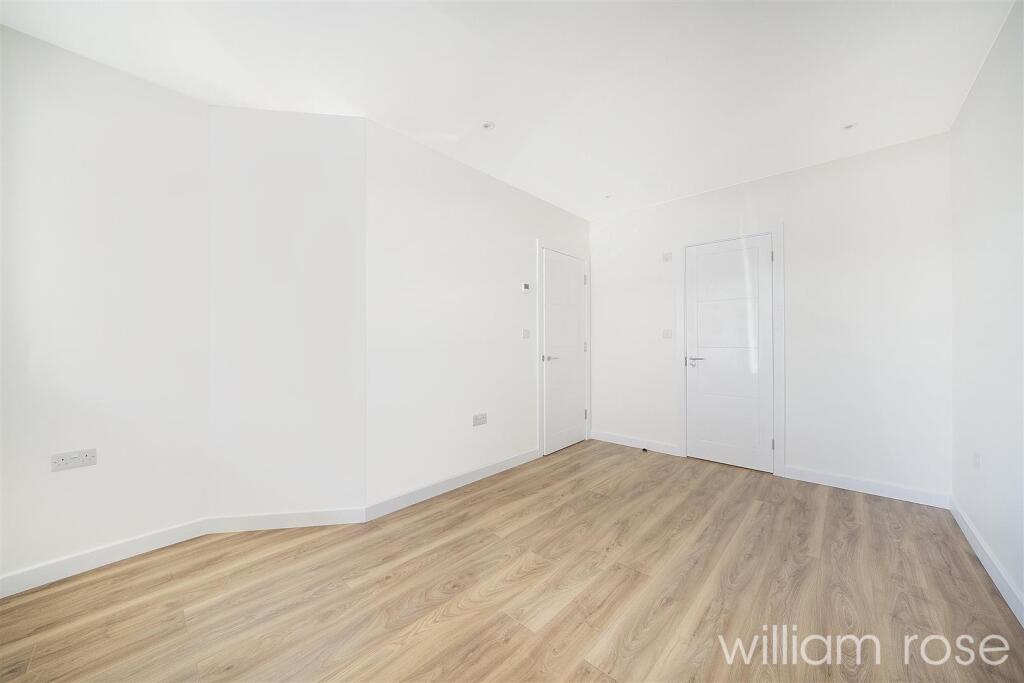 House in Romford - View 4