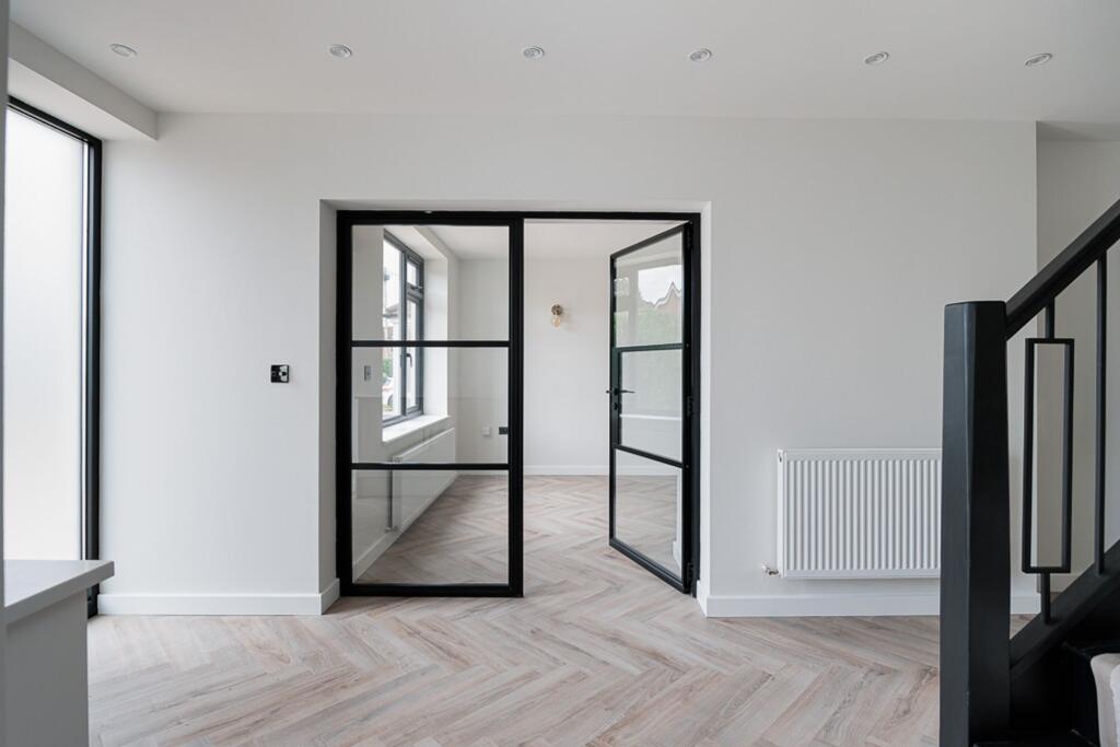 Arlington Crescent, Wilmslow, SK9 photo 3