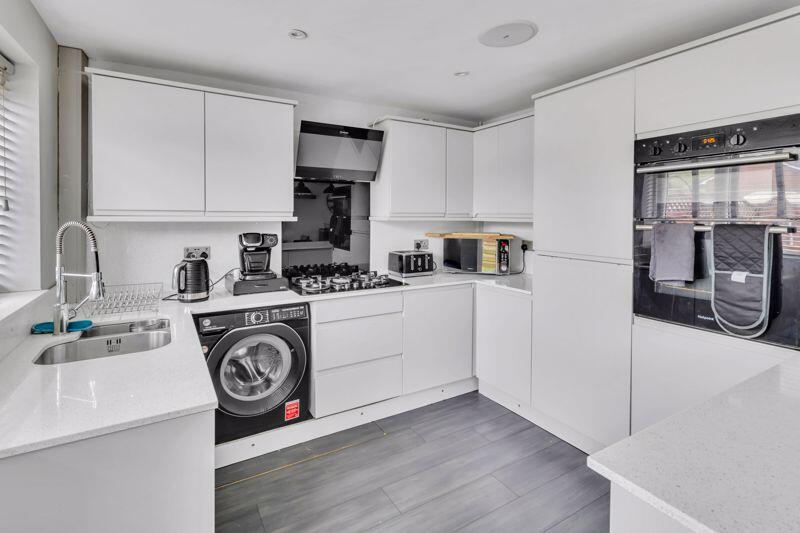 Ashbourne Close, Wardle OL12 9LU photo 3
