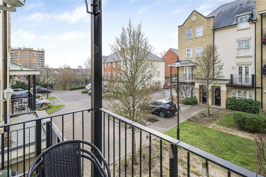 Renwick Drive, Bromley - More