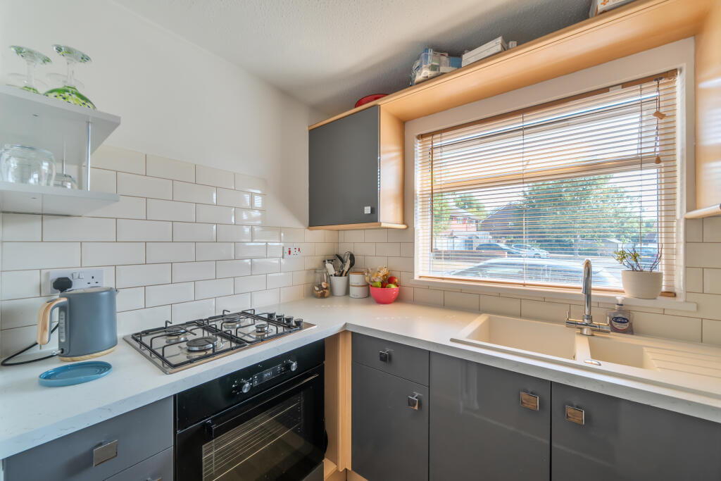 19 Chandos Close, Grange Park, Swindon, SN5 6AF photo 4