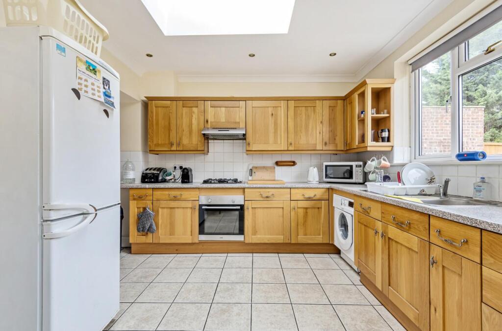 House in London, Harrow Weald - View 3