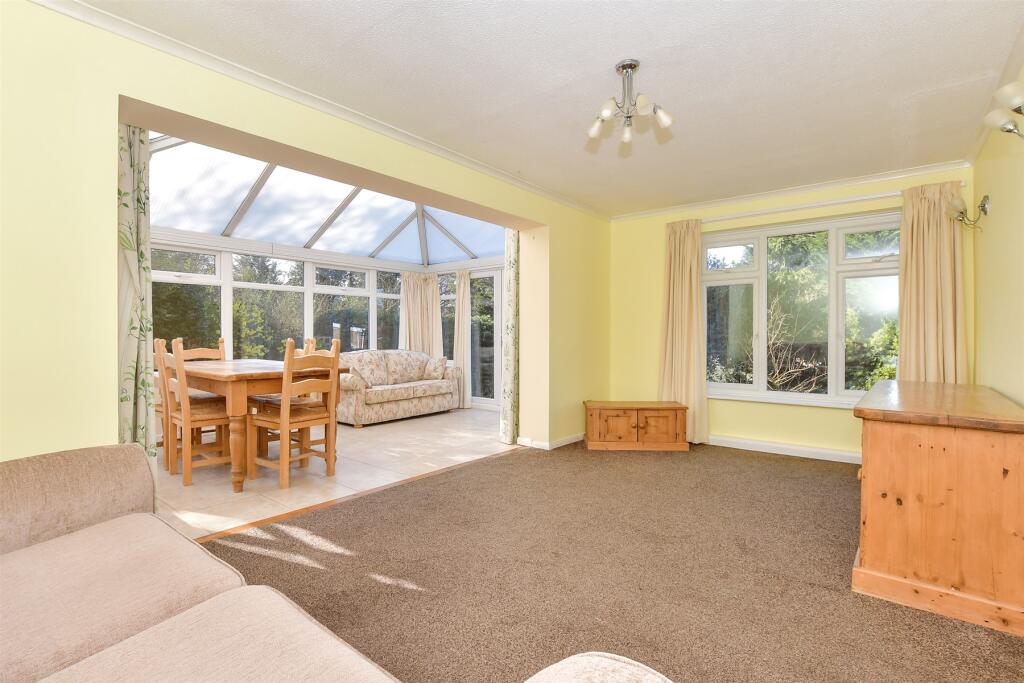 2-bed house on Tabret Close, Kennington, Ashford, Kent, £325,000