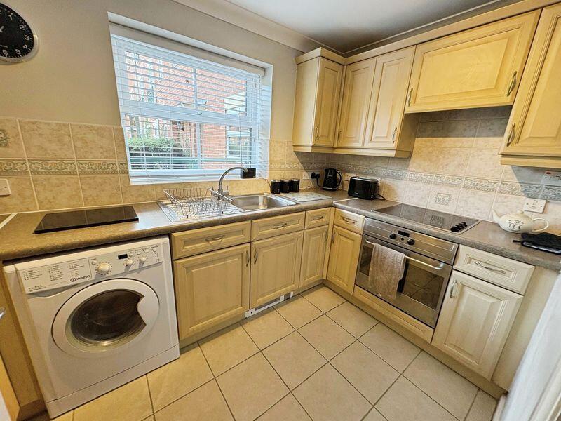 Apartment in North Tyneside, North East - View 6