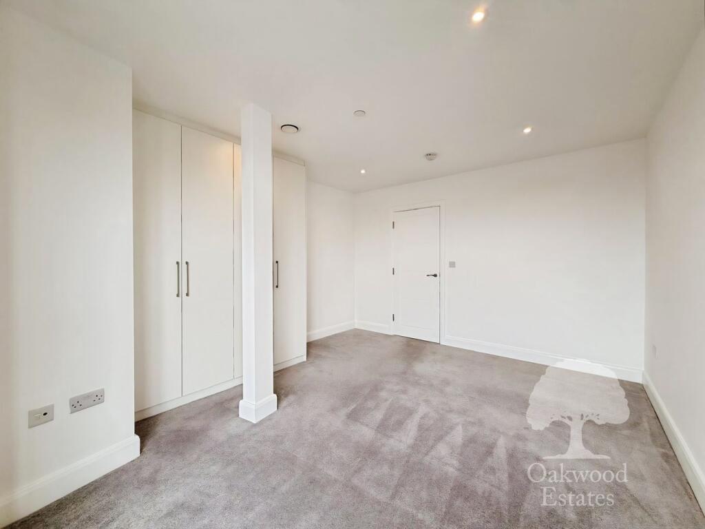 Apartment in Slough - More