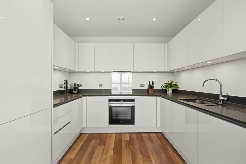 Apartment in Hertsmere, Elstree and Borehamwood - View 4
