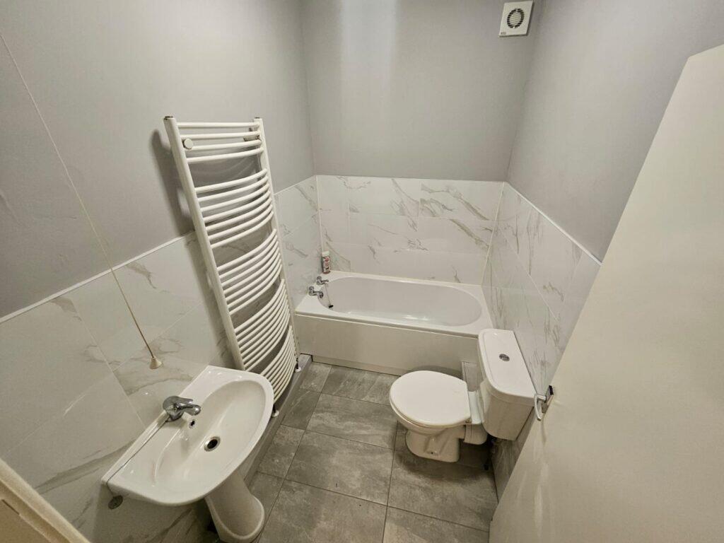 6 bedroom end of terrace house for rent