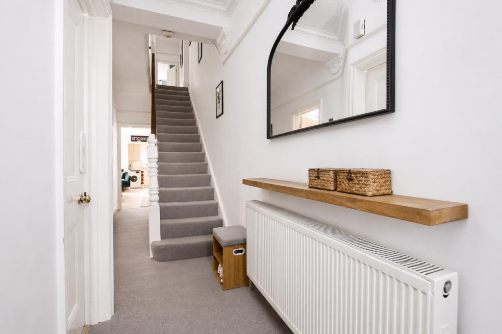 House in Sutton - View 3