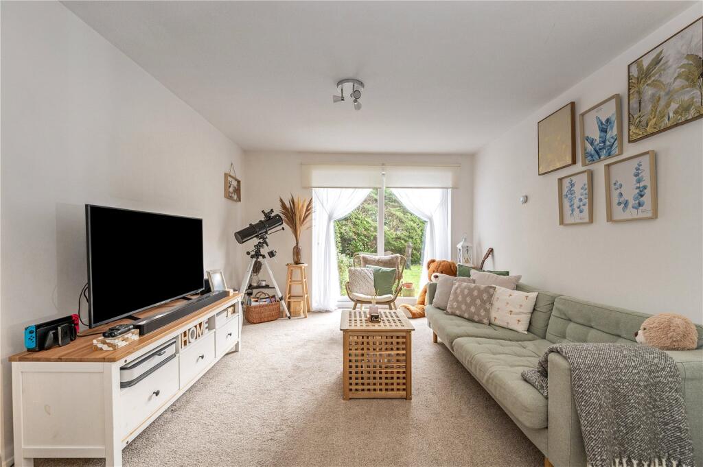 Velyn Avenue, Chichester, West Sussex, PO19 photo 3