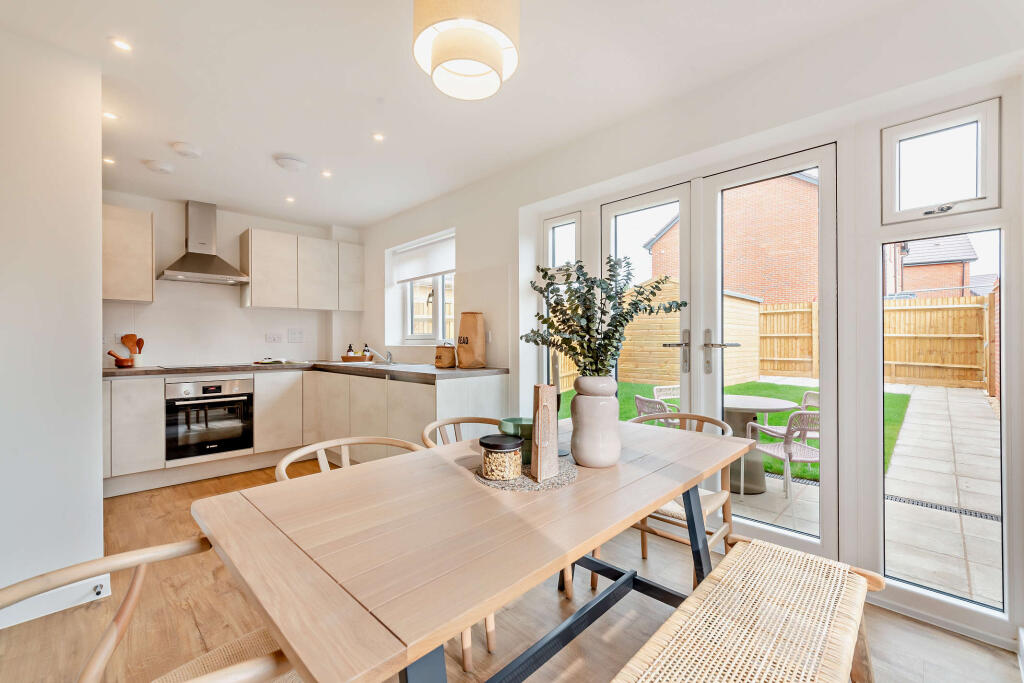 House in Crowthorne, Bracknell Forest - View 2