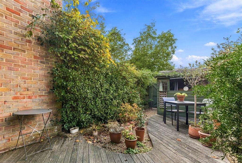 House in London, Mortlake - More