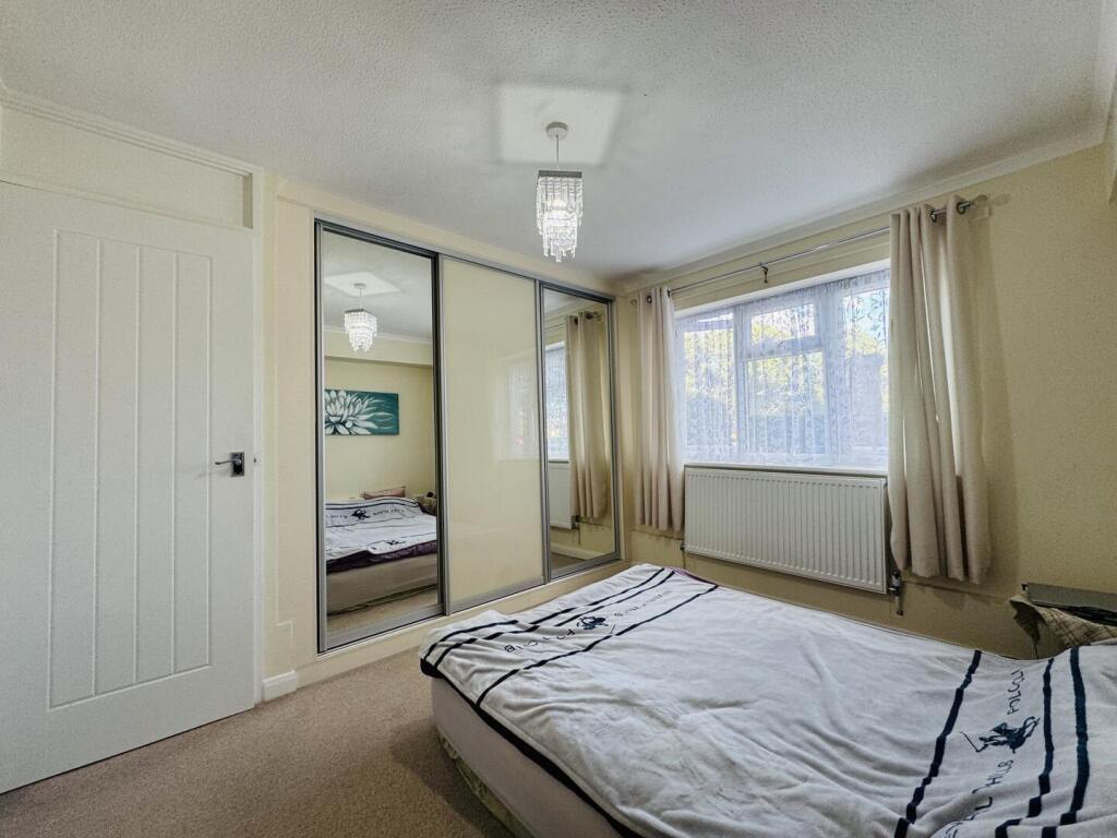 Apartment in Crawley, West Sussex - View 4