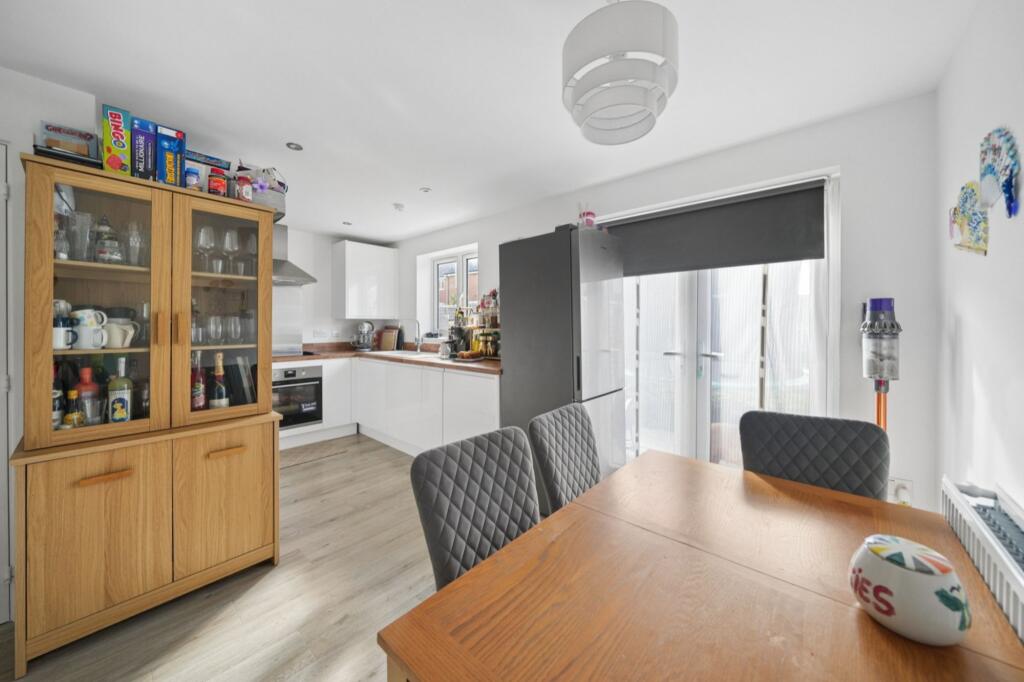 House in Vale of White Horse, Wellington Gate, Grove - View 3