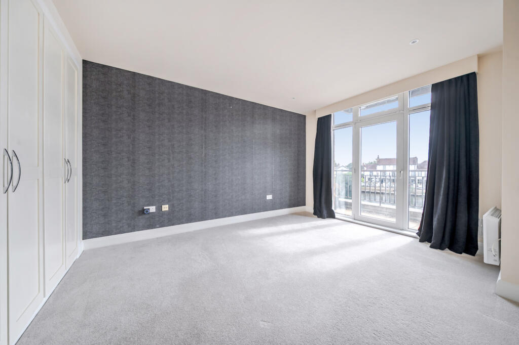 Apartment in Staines-upon-Thames - View 5