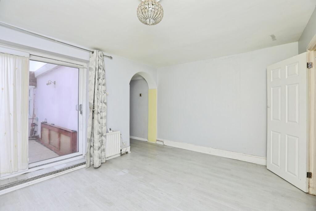 House in Gillingham, Medway - View 4