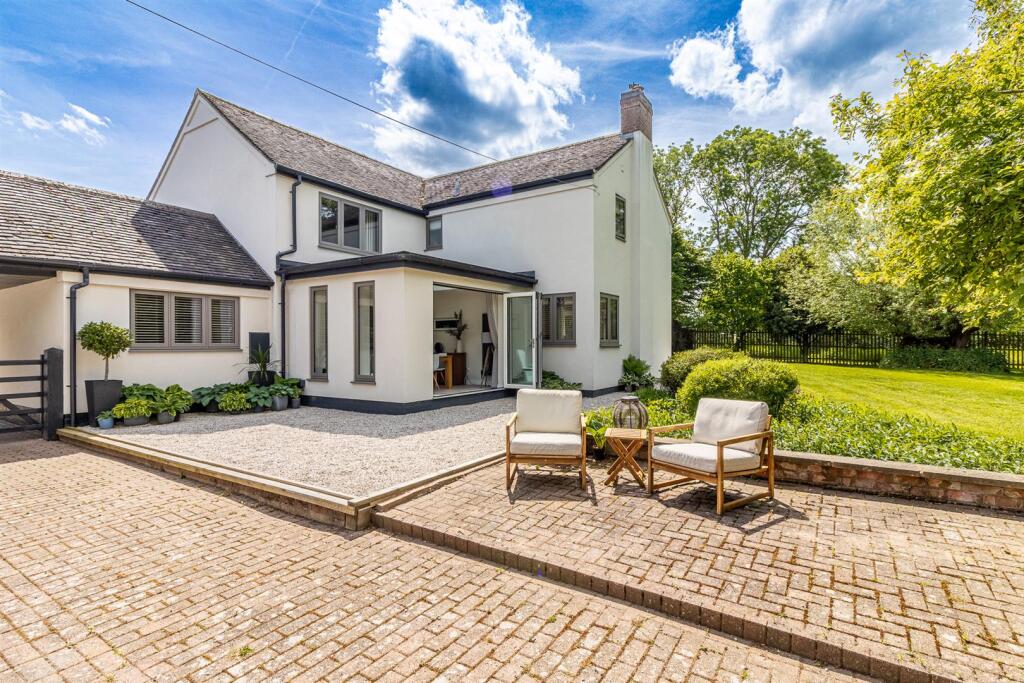 House in South Derbyshire, Etwall - View 2