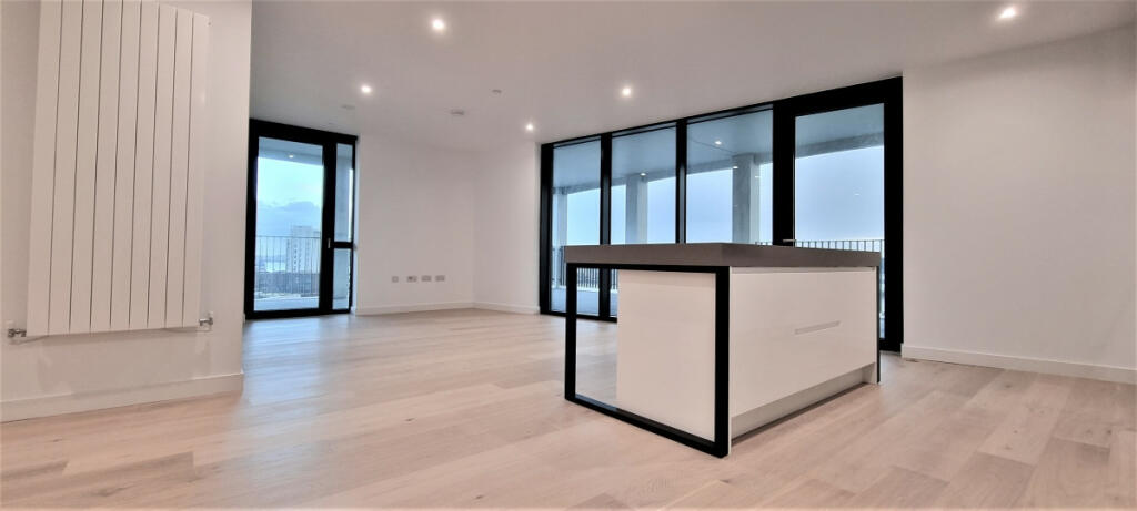 70 Pinnacle House photo 3