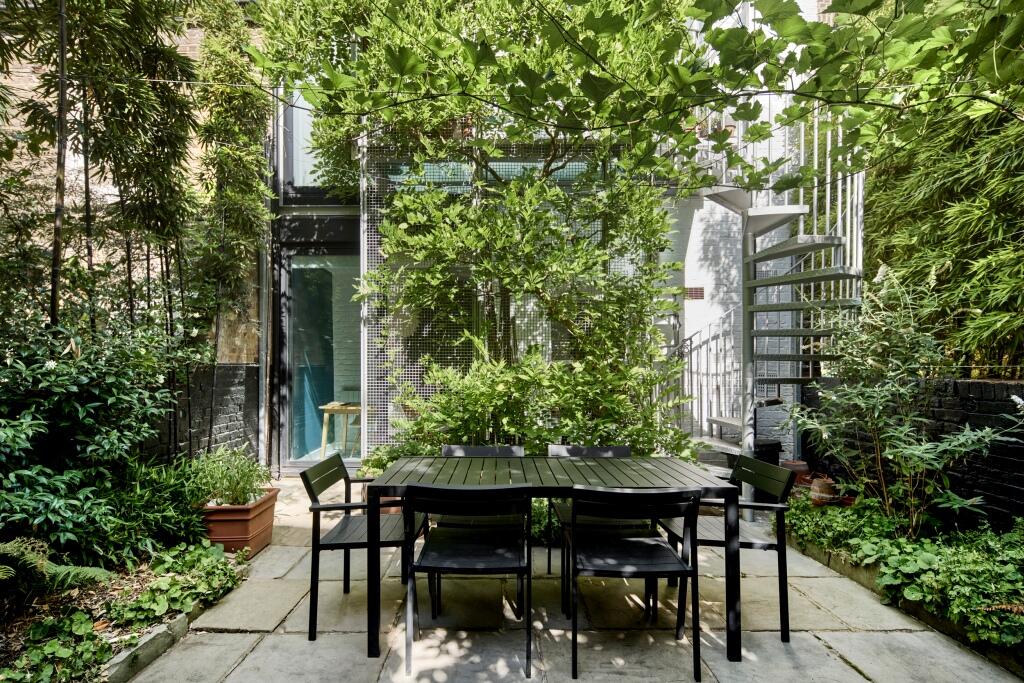 Main image of property: McGregor Road, London W11