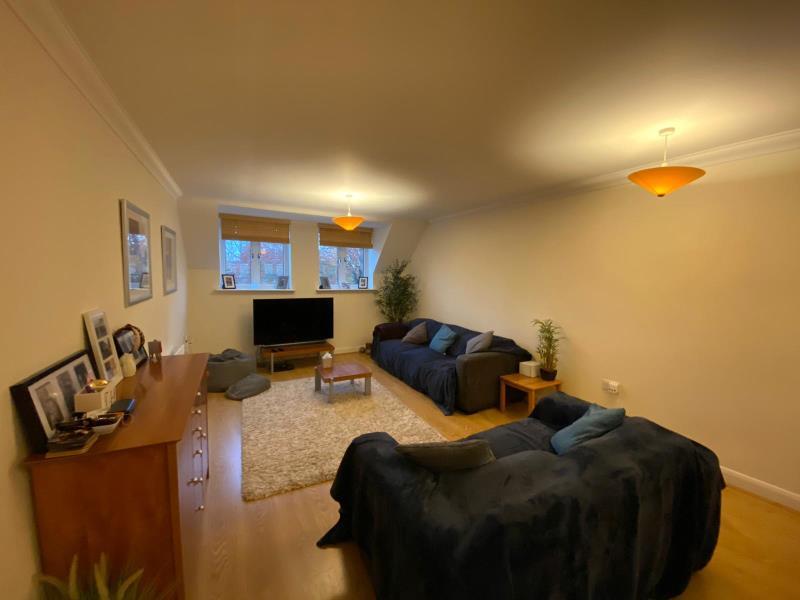 Apartment in Woking, Surrey - View 4