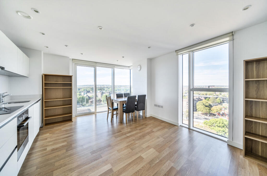 Apartment in London, Woodberry Grove Estate, Stoke Newington - View 3