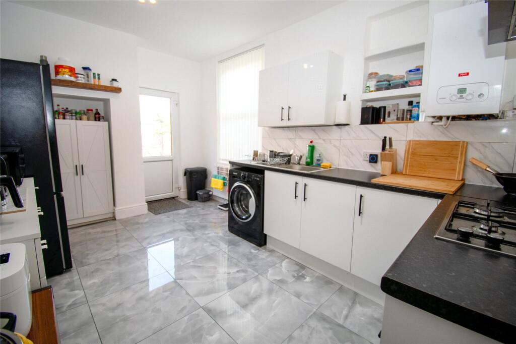 House in Wirral, Liverpool City Region - View 5