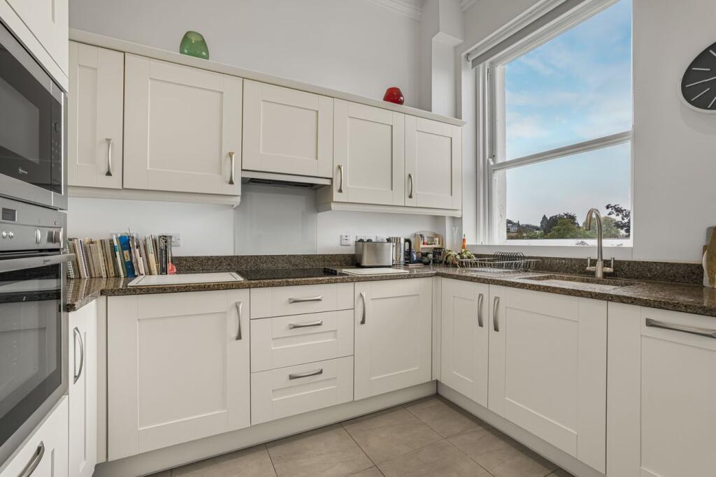 Apartment in Cheltenham, Warden Hill, Montpellier - More